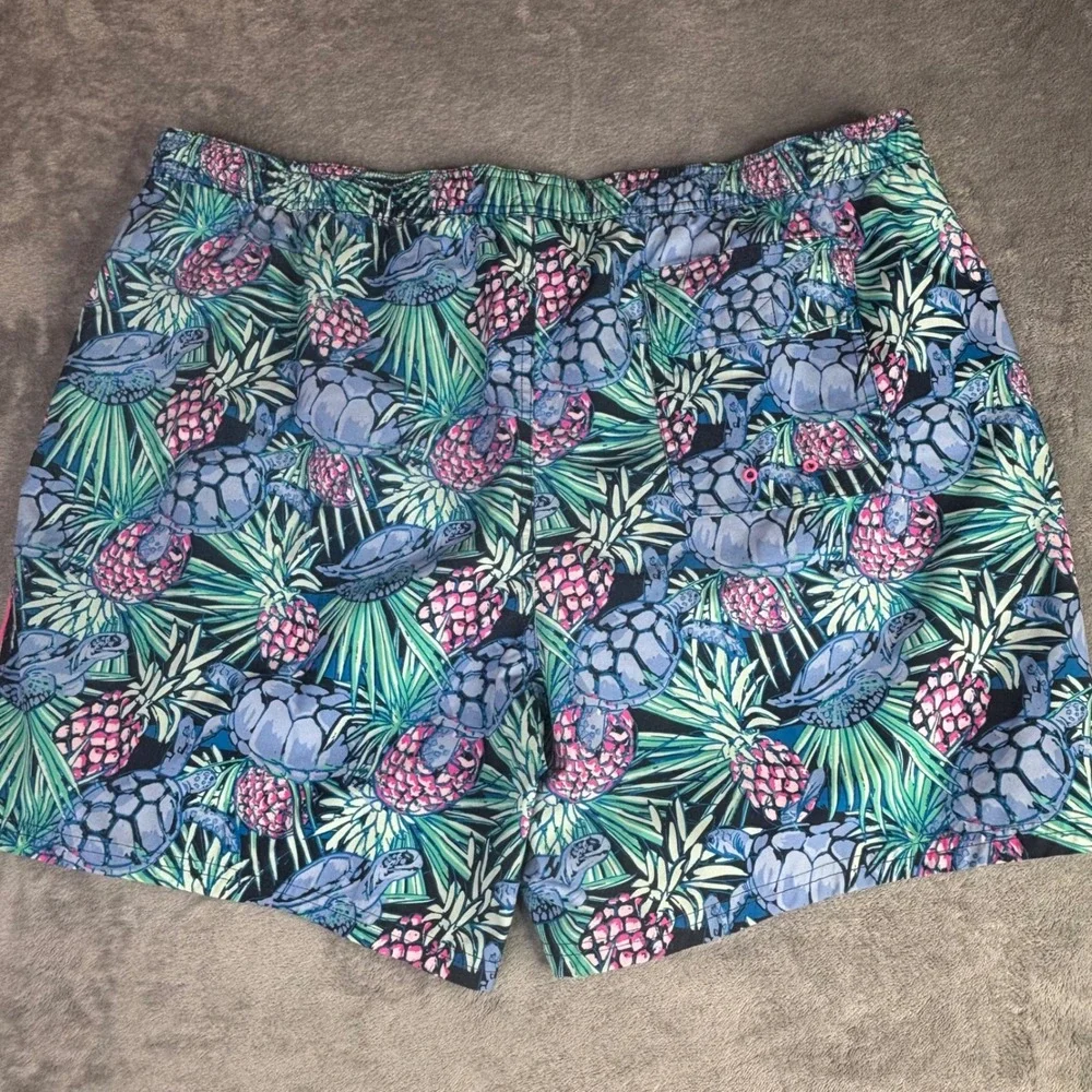 Vineyard Vines Swim Trunks Mens 2XL Blue Turtle Pineapple Tropical Board Shorts